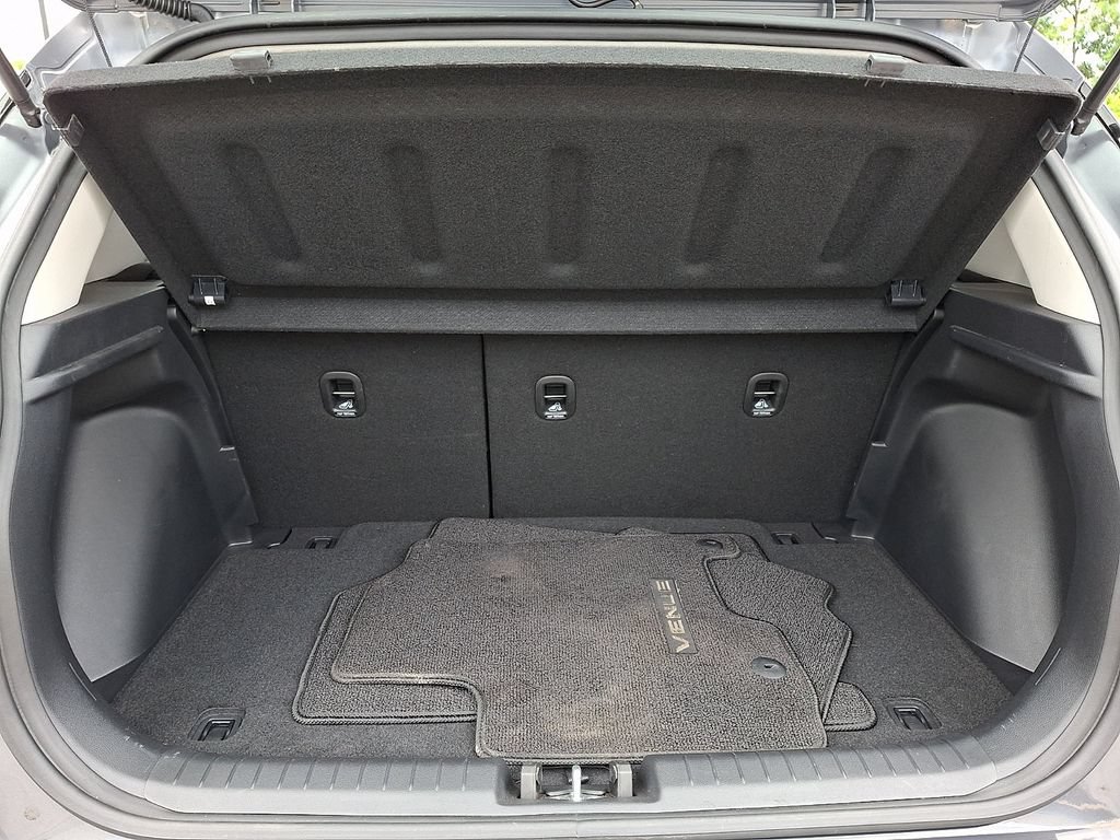 Used 2023 Hyundai Venue SEL w/ Cargo Package FWD image 28