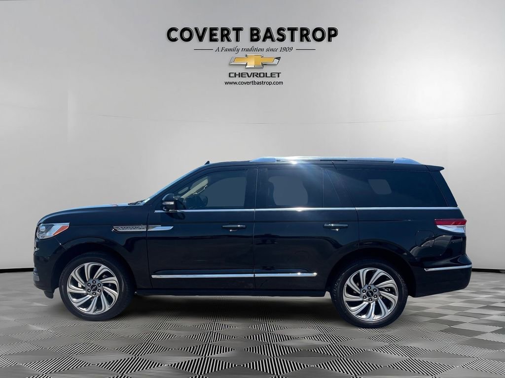 Used 2023 Lincoln Navigator Reserve AWD/4WD image 4