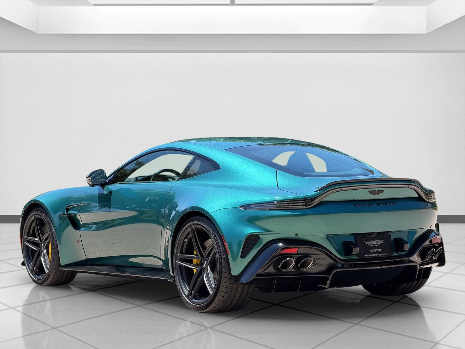 New 2026 Aston Martin V8 Vantage S RWD image 2