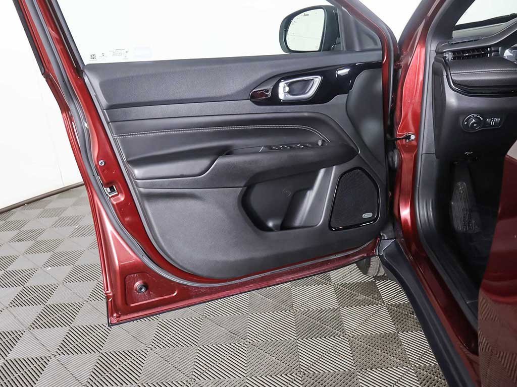 Used 2022 Jeep Compass Altitude w/ Sun and Sound Group image 23