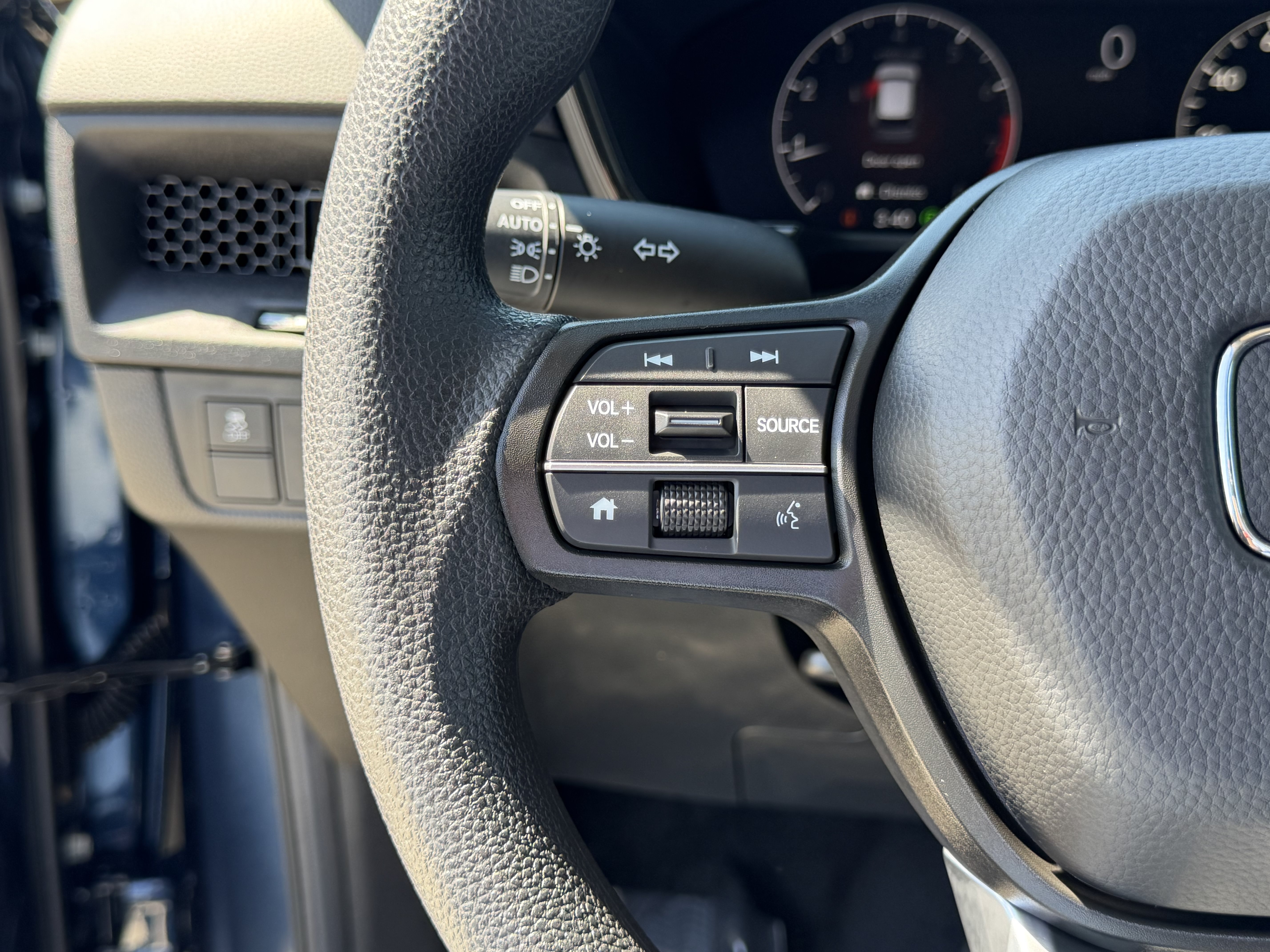 Used 2025 Honda CR-V LX image 24