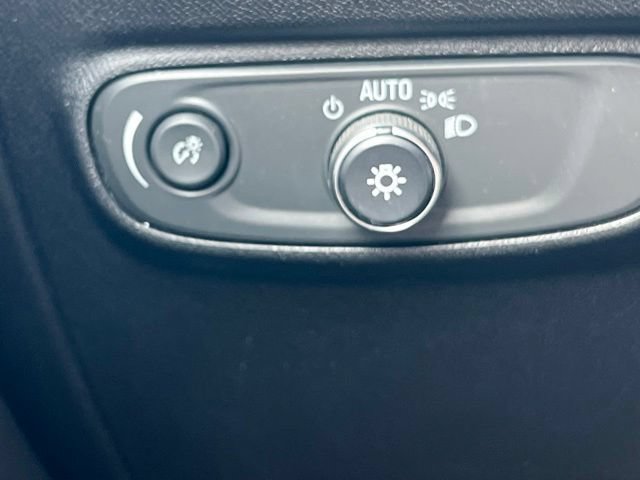 Used 2018 Chevrolet Equinox LT FWD image 4