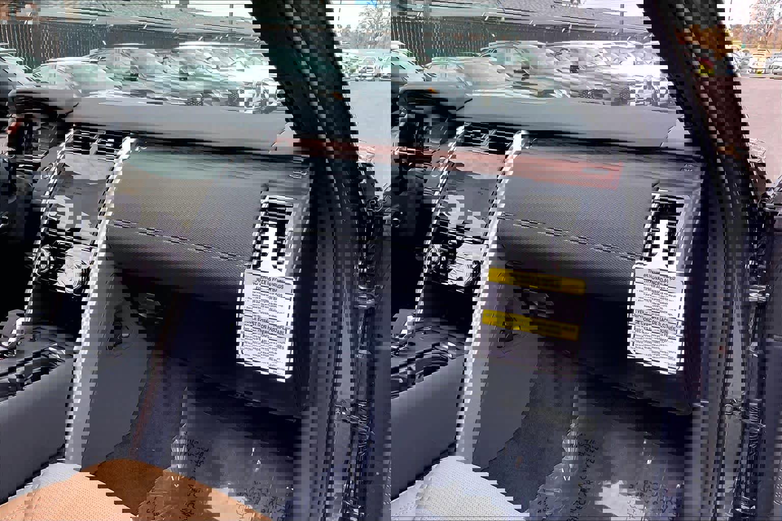 New 2026 Land Rover Discovery Dynamic SE image 28