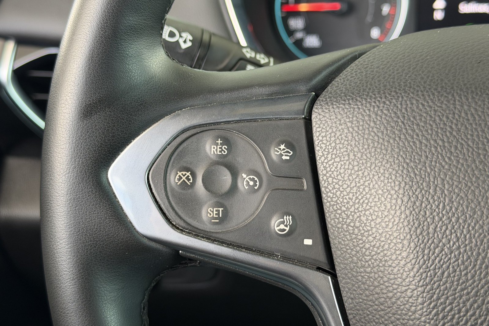 Used 2023 Chevrolet Traverse RS w/ LPO, Floor Liner Package AWD/4WD image 28