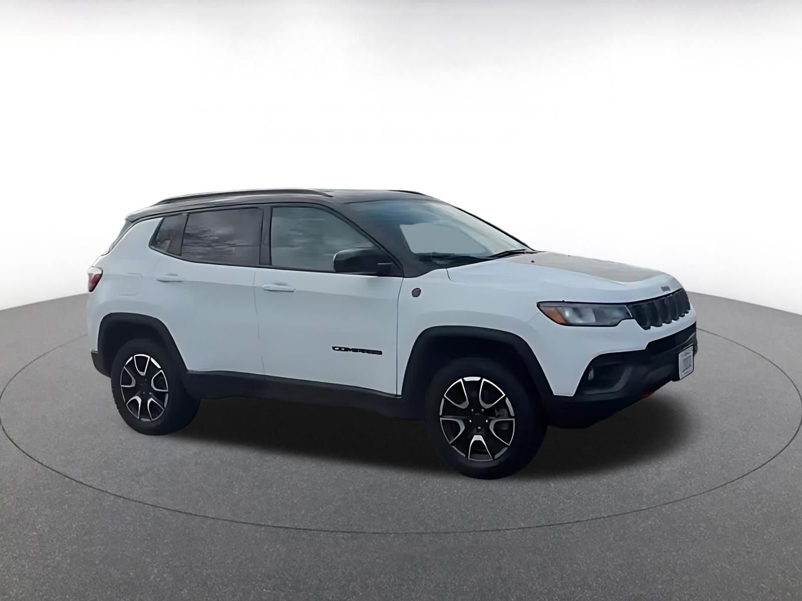 Used 2025 Jeep Compass Trailhawk video 2