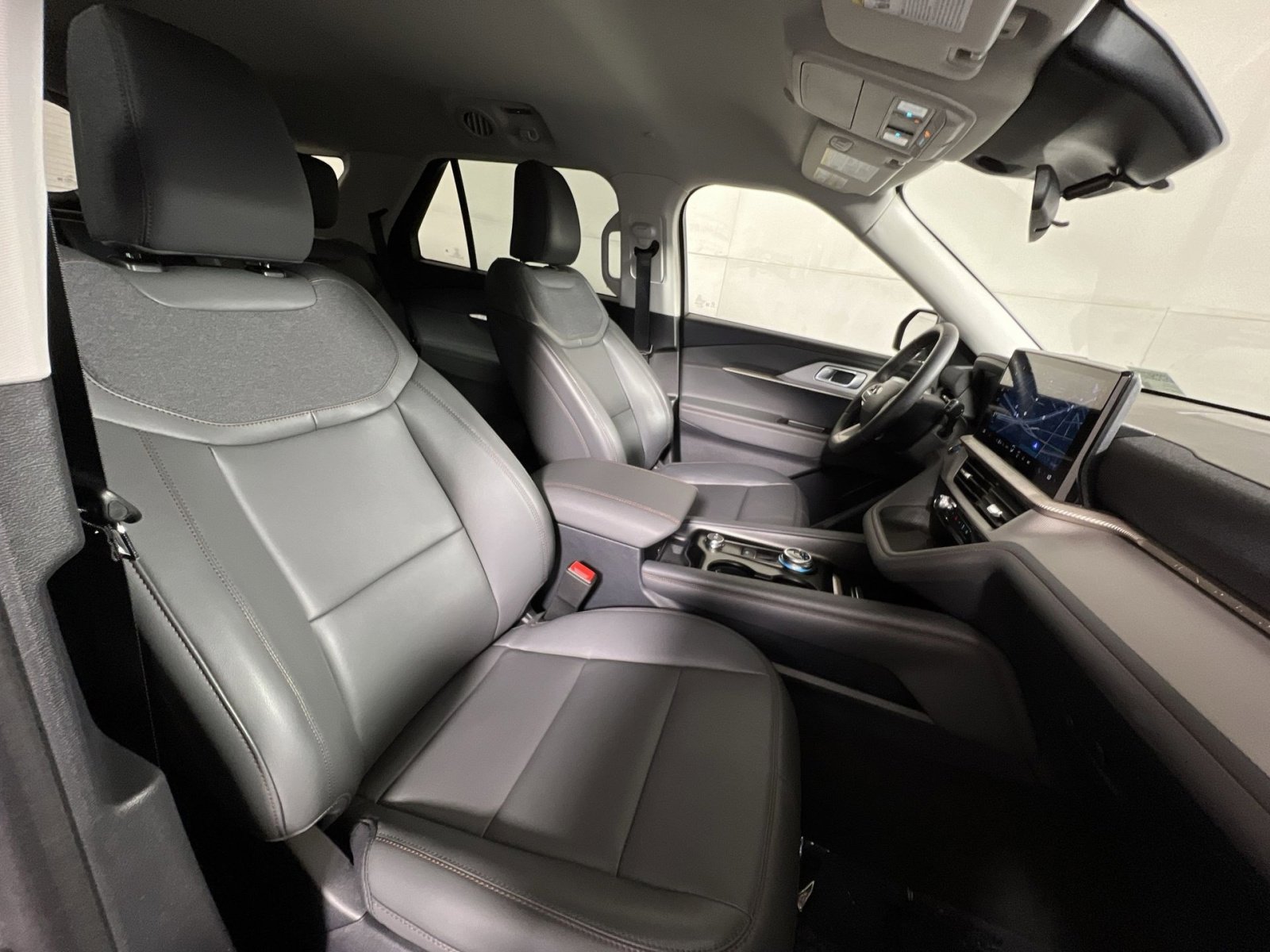 Used 2025 Ford Explorer Active w/ Active Comfort Package image 27