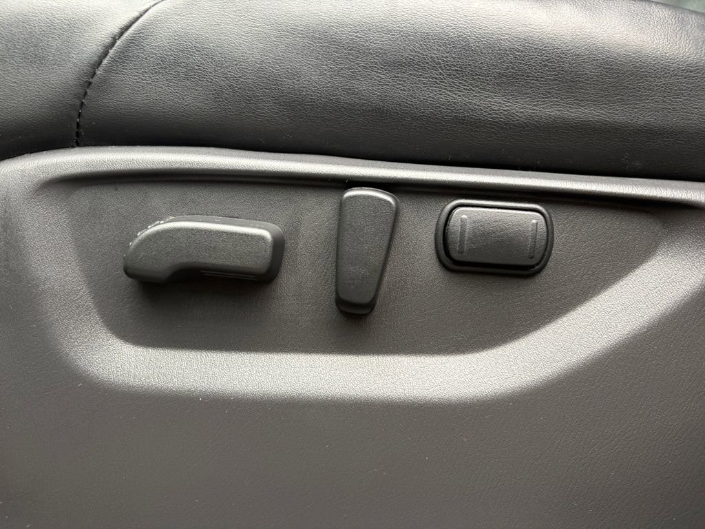 Used 2022 Nissan Armada Platinum w/ Captain's Chairs Package image 13