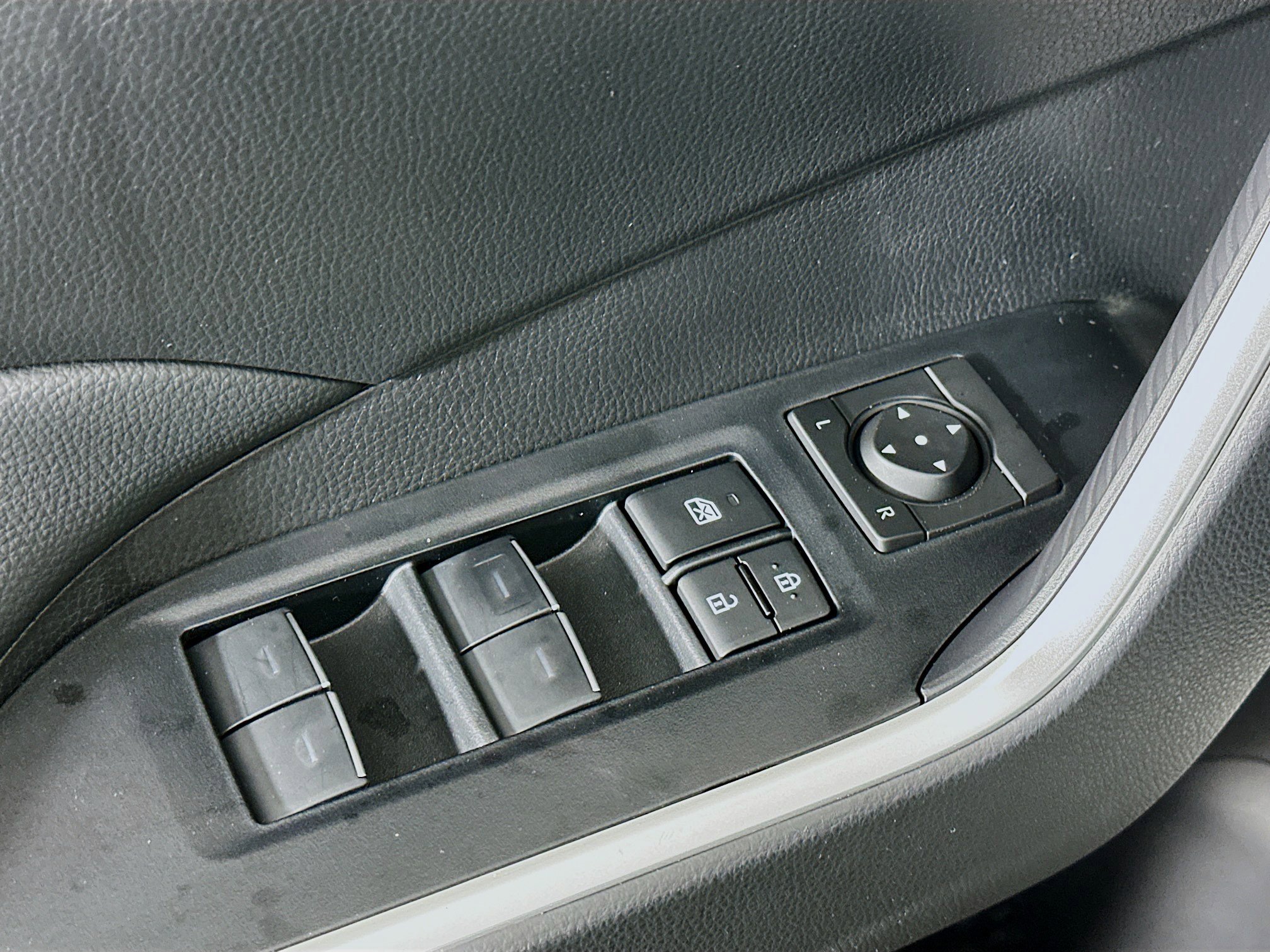 Used 2025 Toyota RAV4 XLE w/ Convenience Package image 15