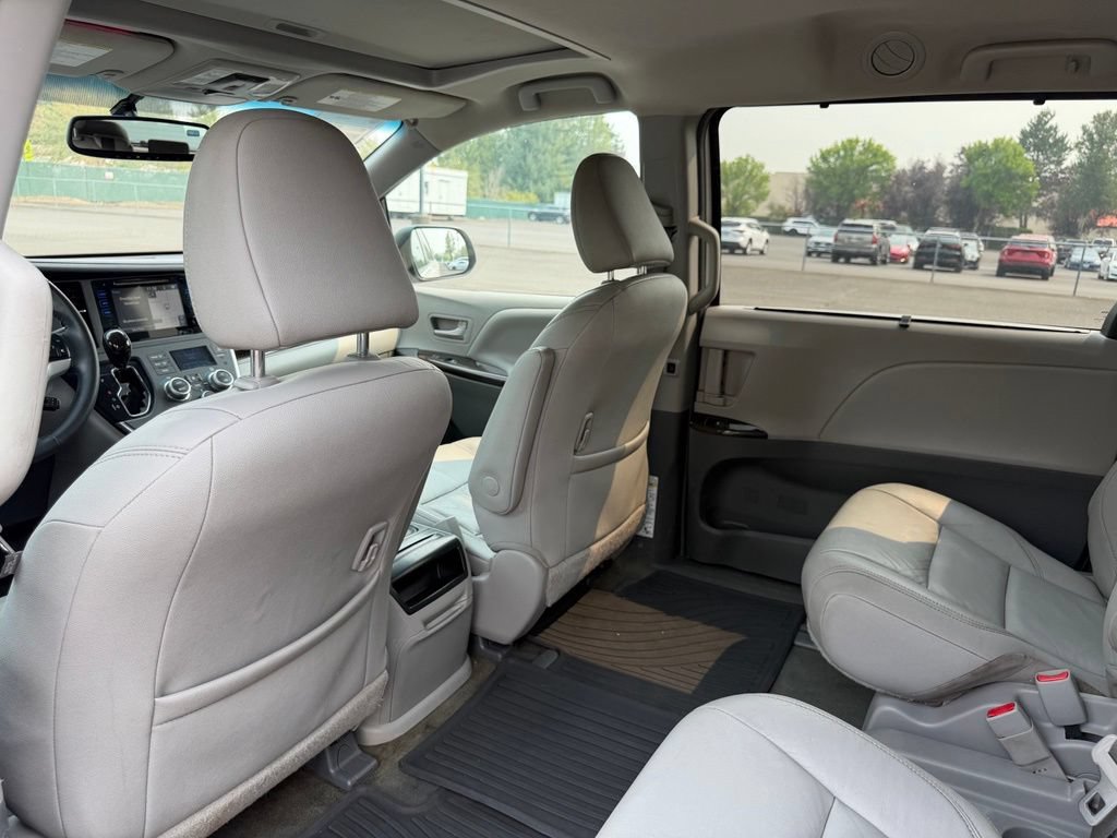 Used 2015 Toyota Sienna XLE w/ XLE Navigation Package FWD image 29