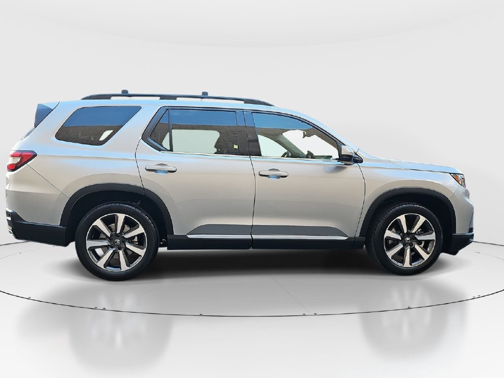 Used 2023 Honda Pilot Touring image 4
