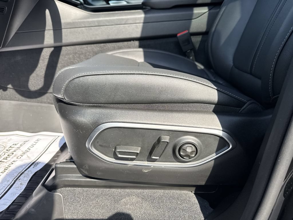 New 2026 Jeep Grand Wagoneer Limited AWD/4WD image 12