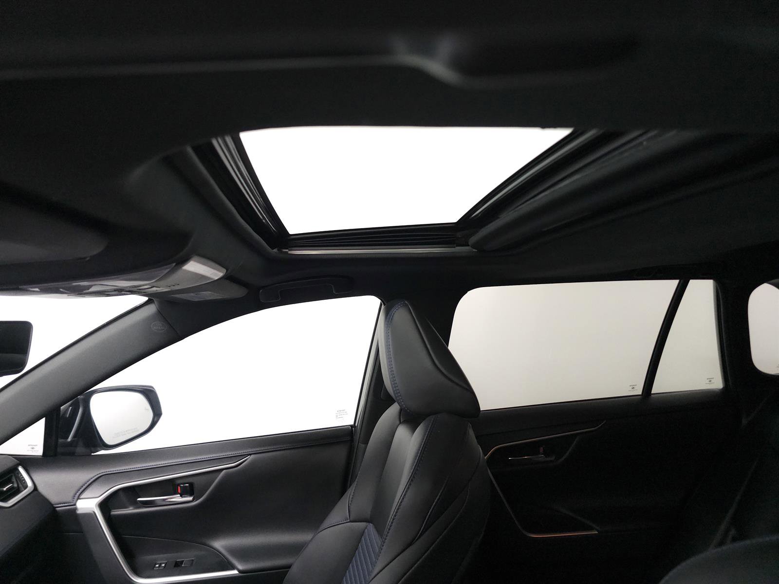 Used 2019 Toyota RAV4 XSE w/ XSE Weather Package AWD/4WD image 6