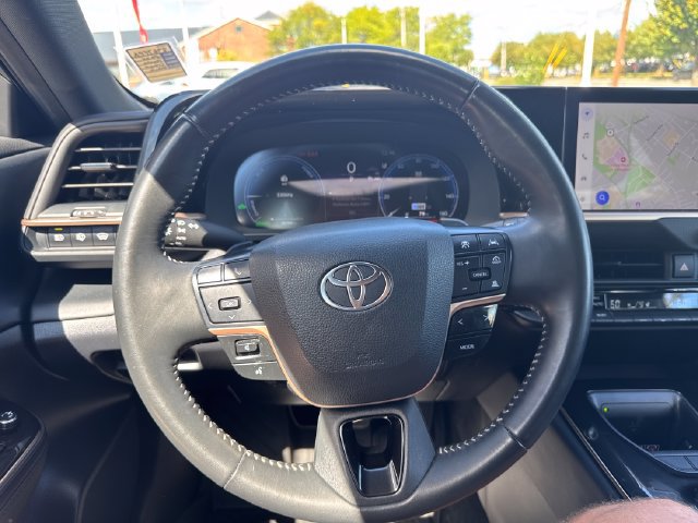 Used 2025 Toyota Crown Signia AWD/4WD image 17