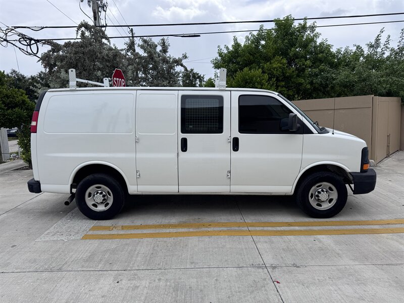Used 2015 Chevrolet Express 2500 RWD image 4