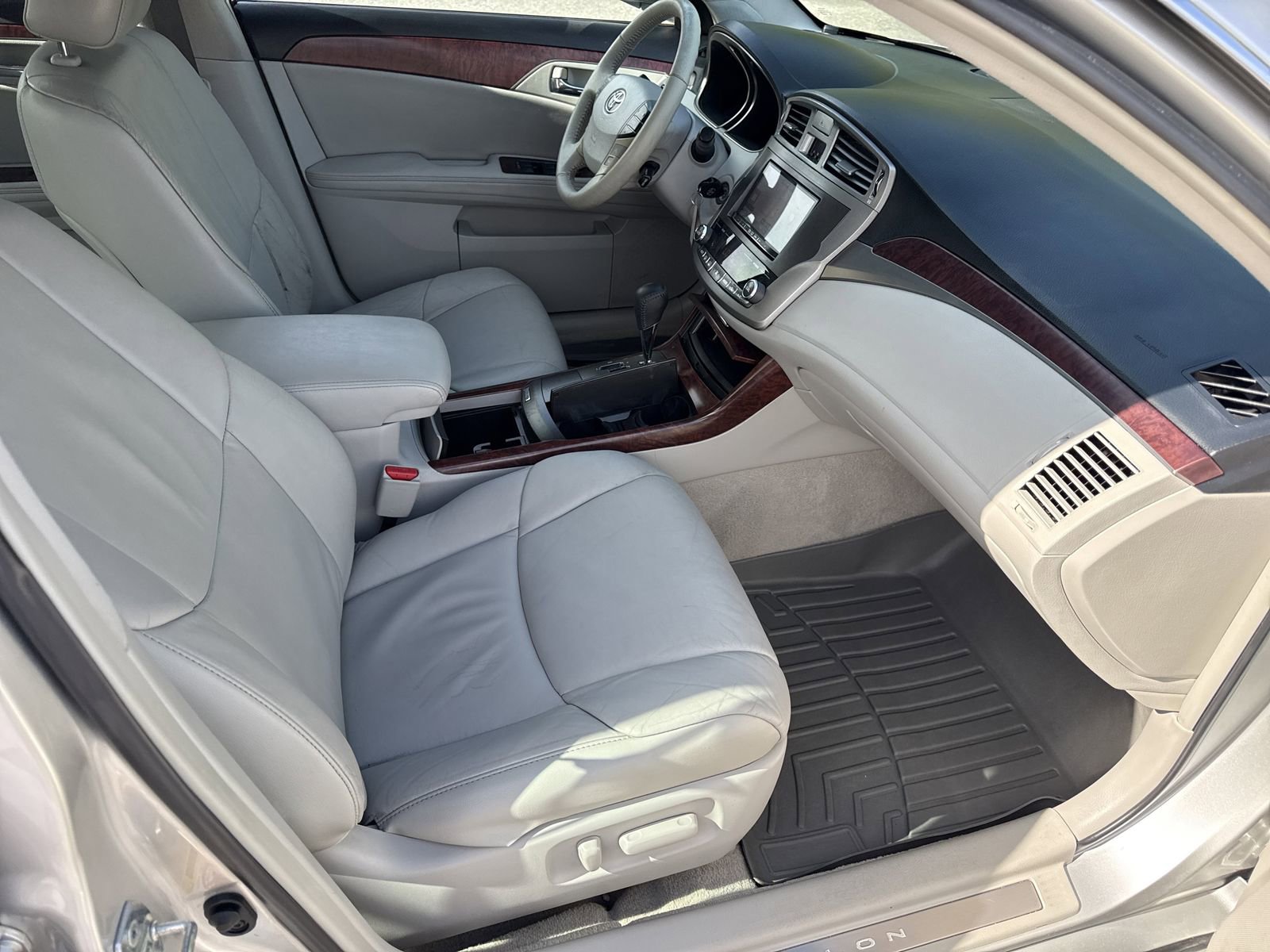 Used 2012 Toyota Avalon image 28