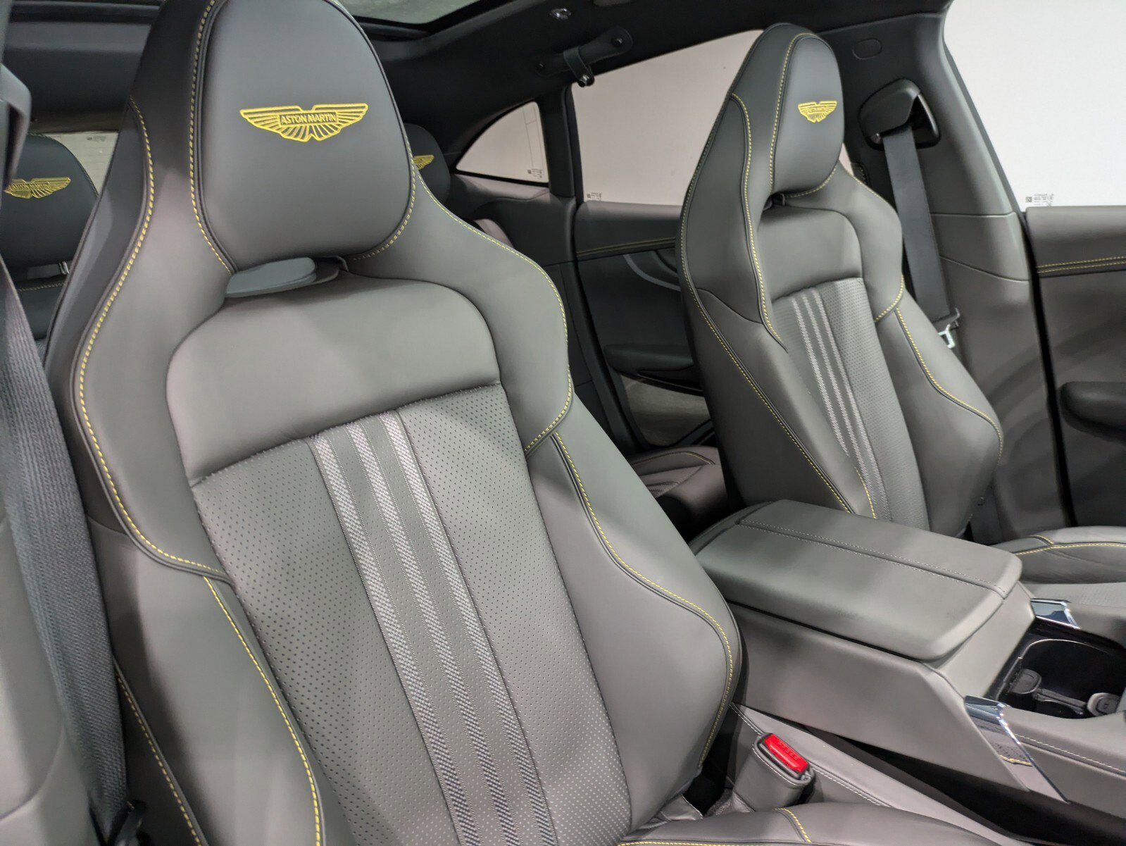 Used 2025 Aston Martin DBX 707 image 29