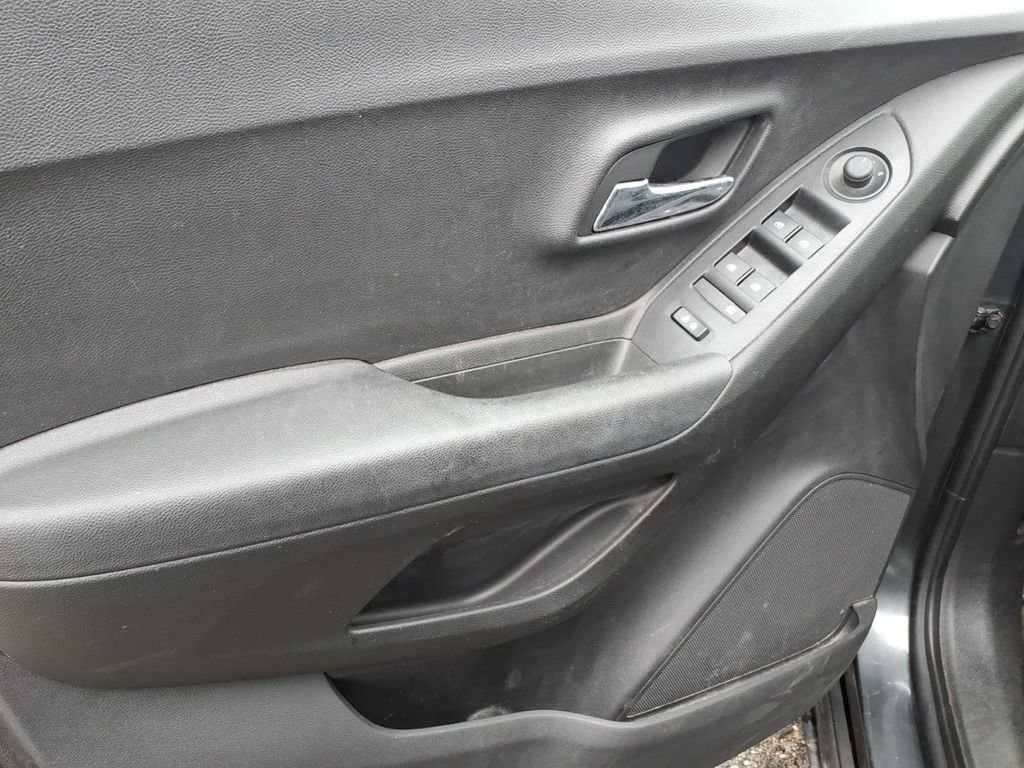 Used 2019 Chevrolet Trax LS w/ Tint and Cruise Package image 16