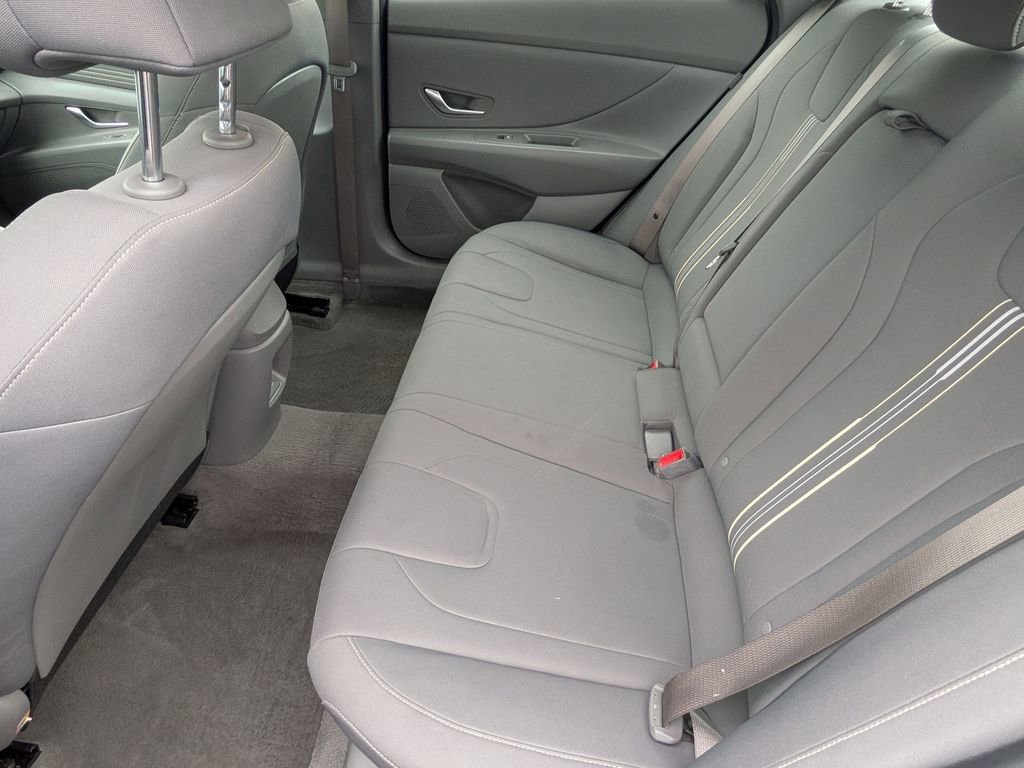 Used 2025 Hyundai Elantra SEL FWD image 20