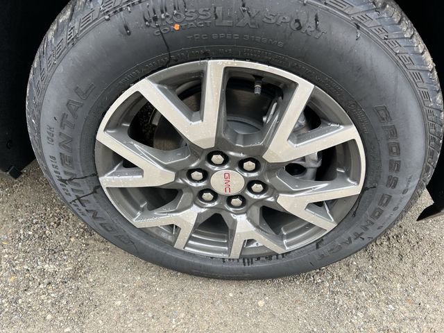 Used 2023 GMC Acadia SLE image 10