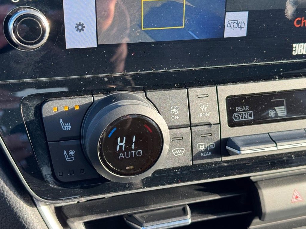 Used 2025 Toyota Grand Highlander AWD image 32