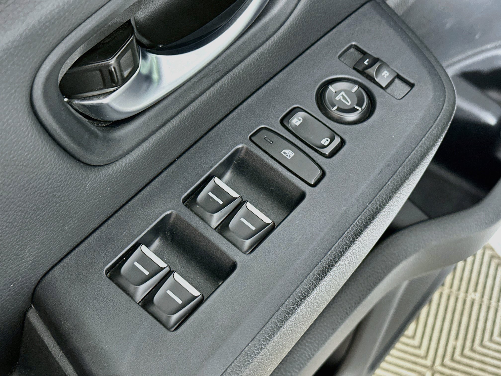 Used 2025 Honda Pilot Sport image 17