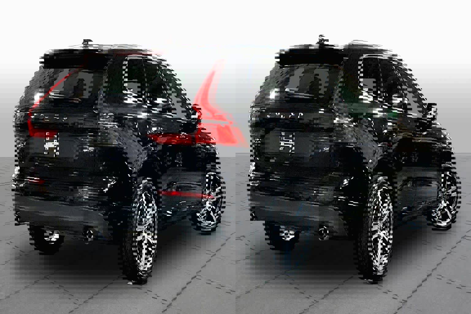 Used 2021 Volvo XC60 T5 Momentum w/ Premium Package AWD/4WD image 13