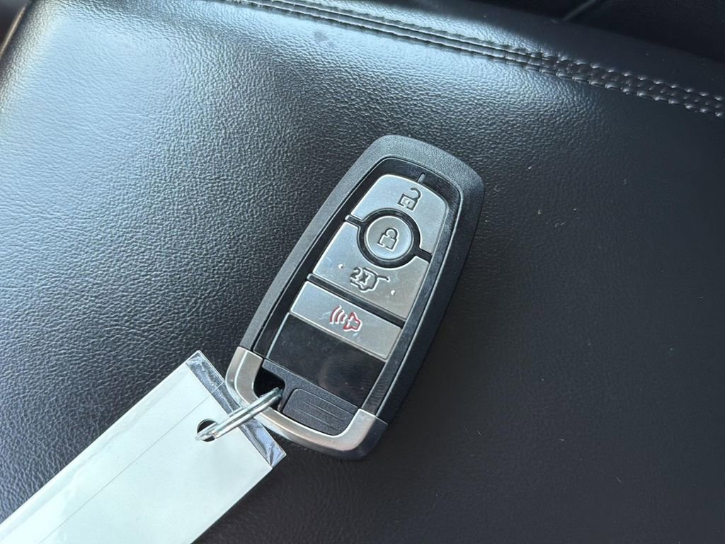 Used 2023 Ford Explorer XLT image 28