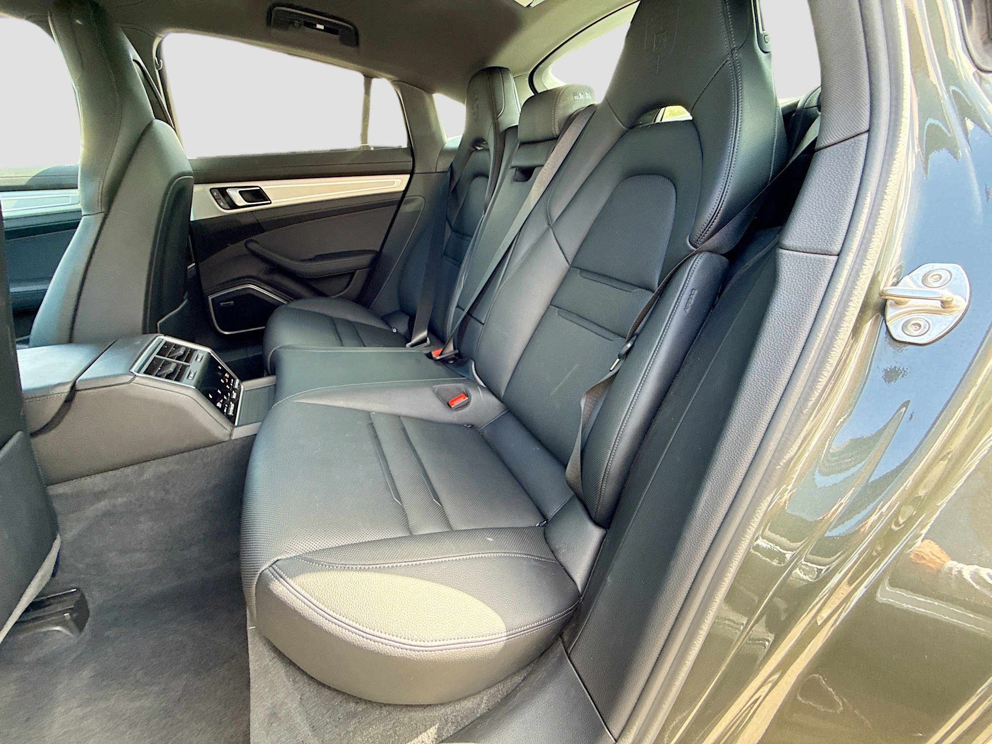 Used 2022 Porsche Panamera 4 Platinum Edition image 21