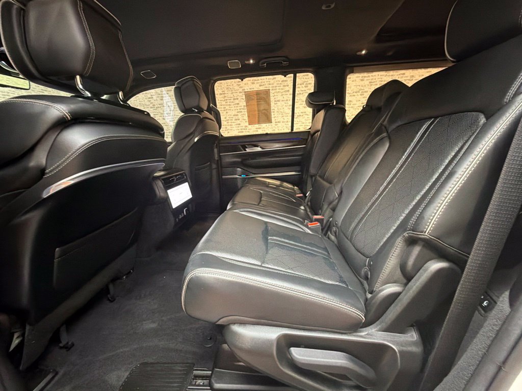 Used 2022 Jeep Grand Wagoneer Series II w/ Premium Group II AWD/4WD image 15