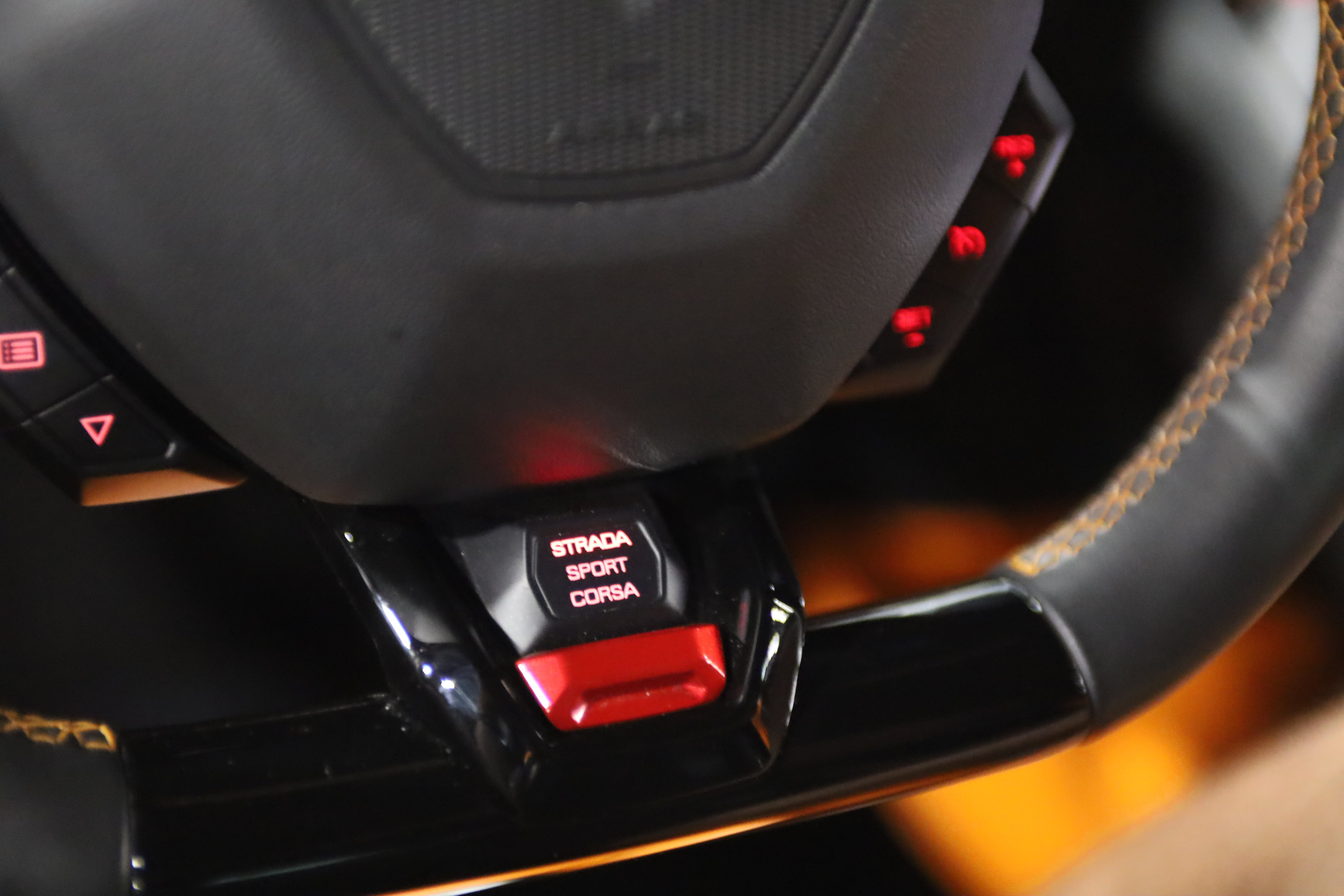 Used 2020 Lamborghini Huracan EVO RWD image 26