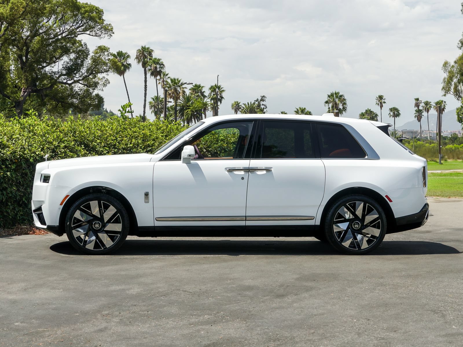 New 2026 Rolls-Royce Cullinan AWD/4WD image 3
