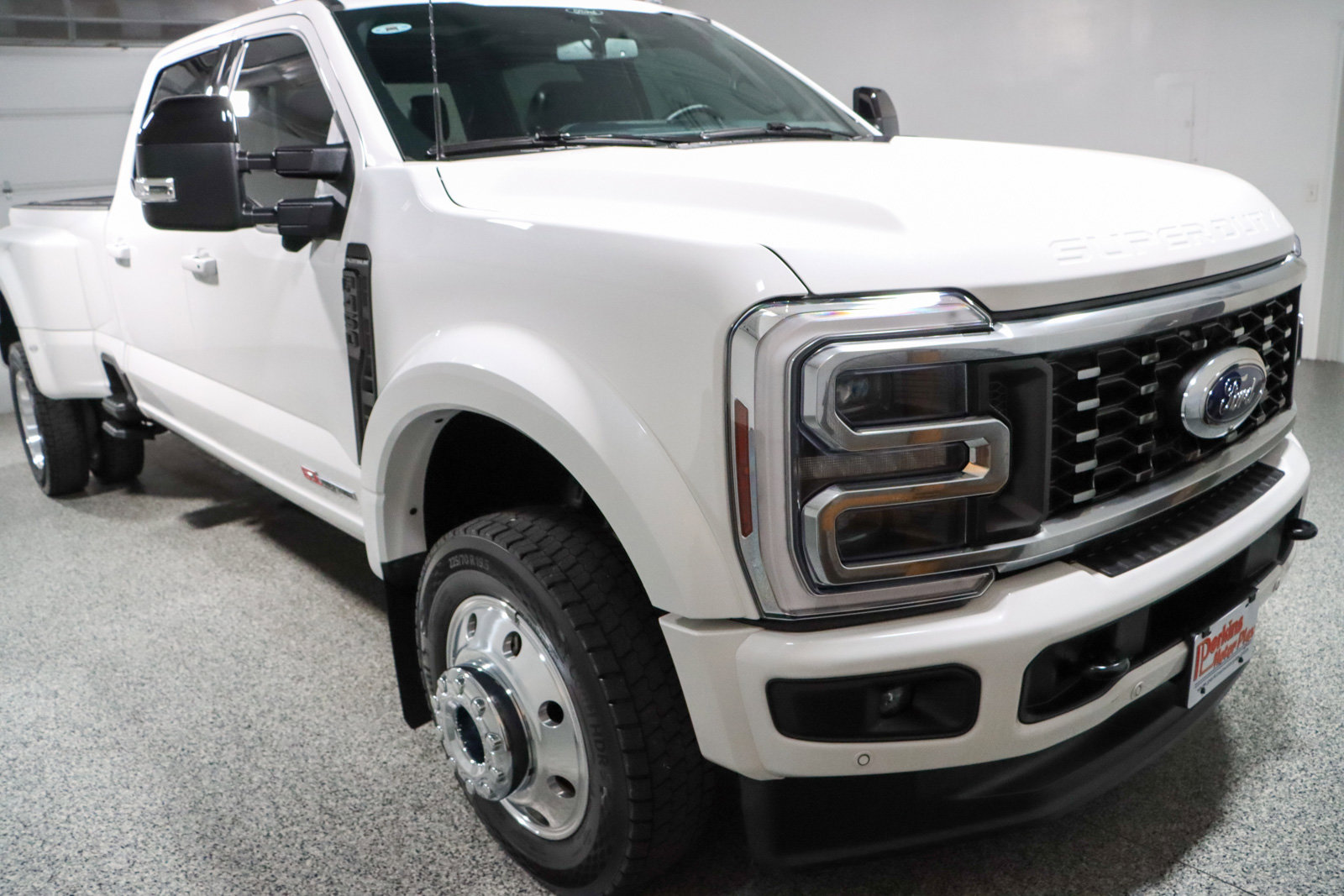 Used 2025 Ford F450 Platinum w/ FX4 Off-Road Package AWD/4WD image 5