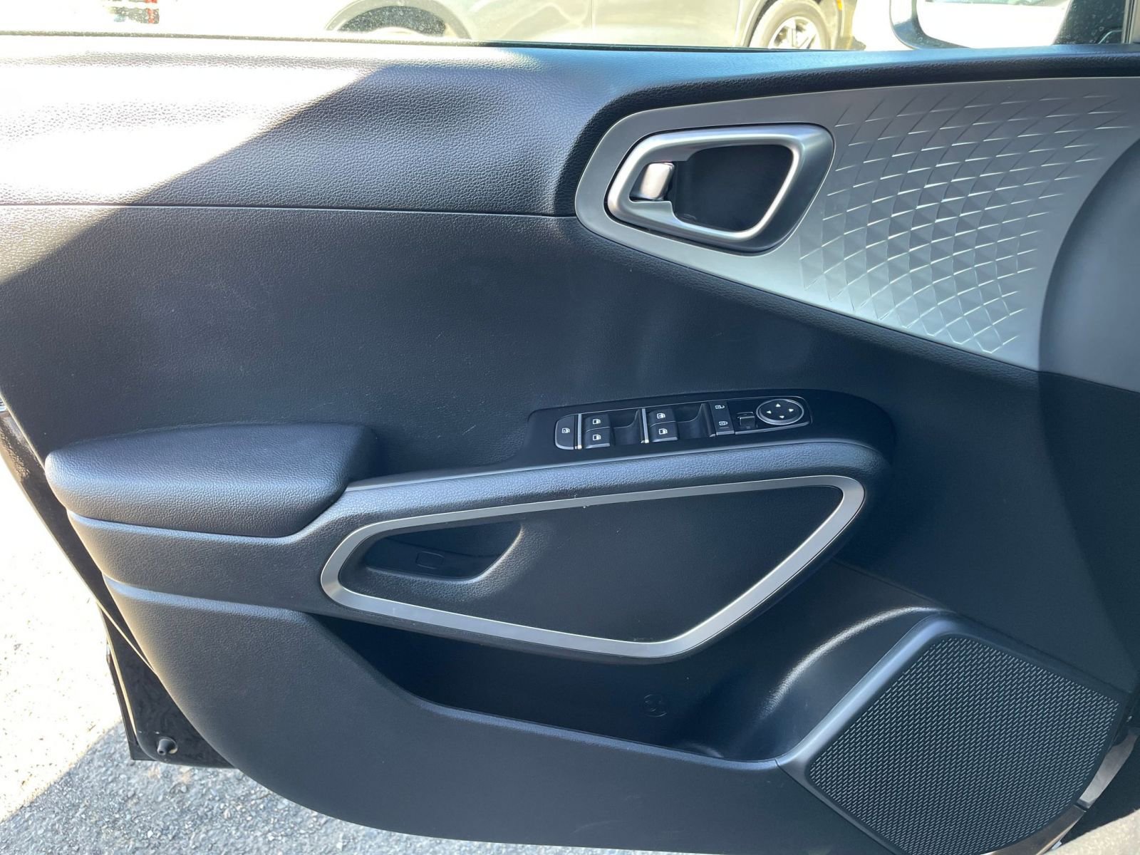 Used 2025 Kia Soul LX w/ LX Technology Package image 18
