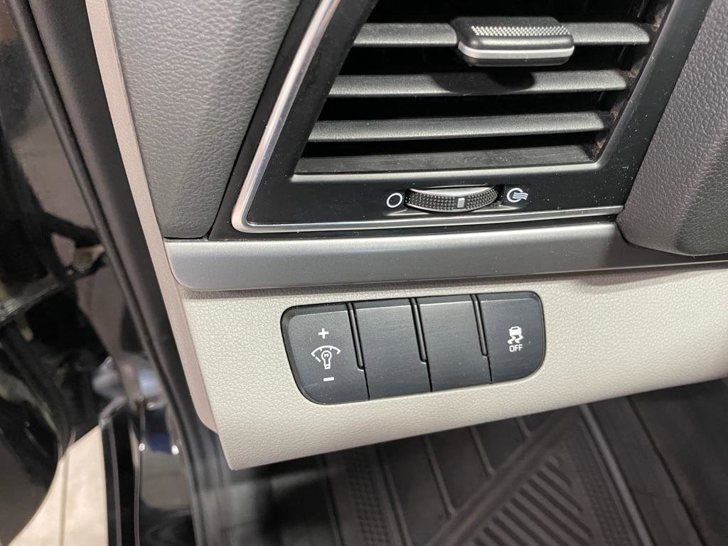 Used 2017 Hyundai Elantra SE FWD image 24