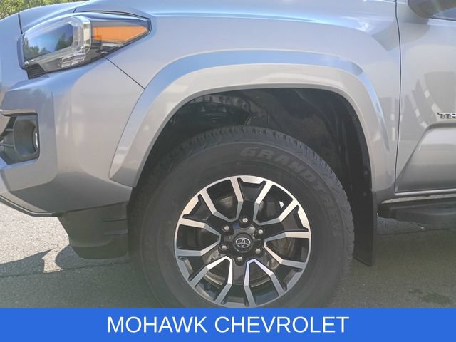 Used 2021 Toyota Tacoma TRD Sport w/ Technology Package AWD/4WD image 32