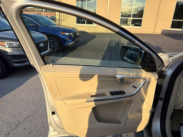 Used 2015 Volvo XC60 T6 AWD/4WD image 10