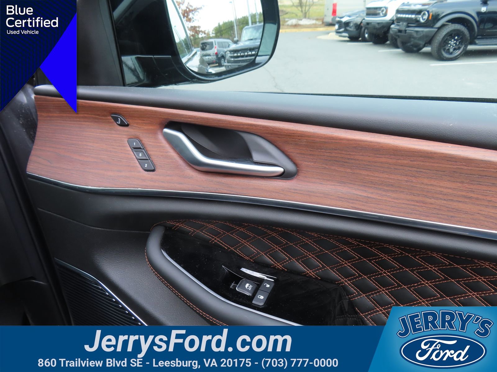 Used 2023 Jeep Grand Cherokee Summit w/ Luxury Tech Group V image 38