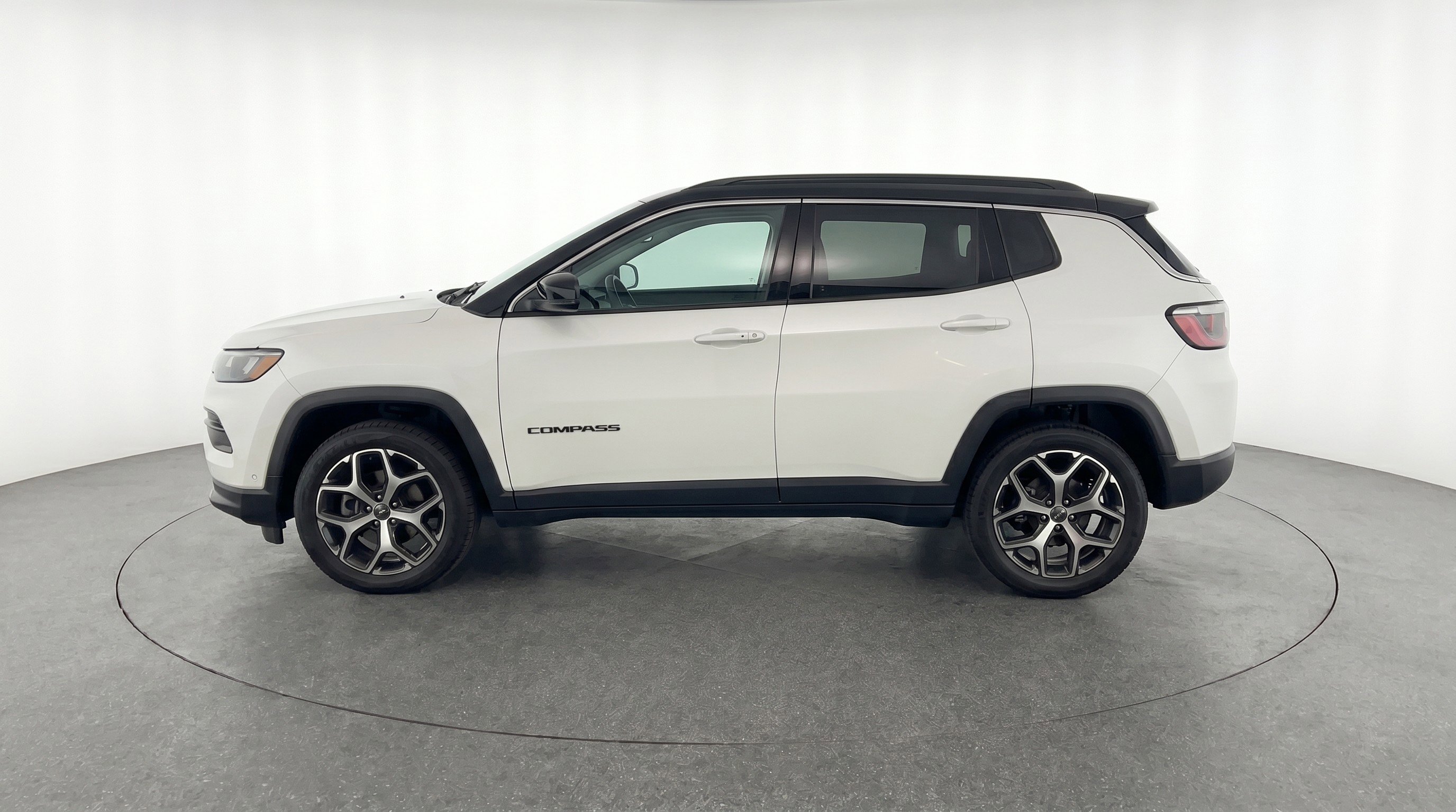 Used 2025 Jeep Compass Limited AWD/4WD image 5