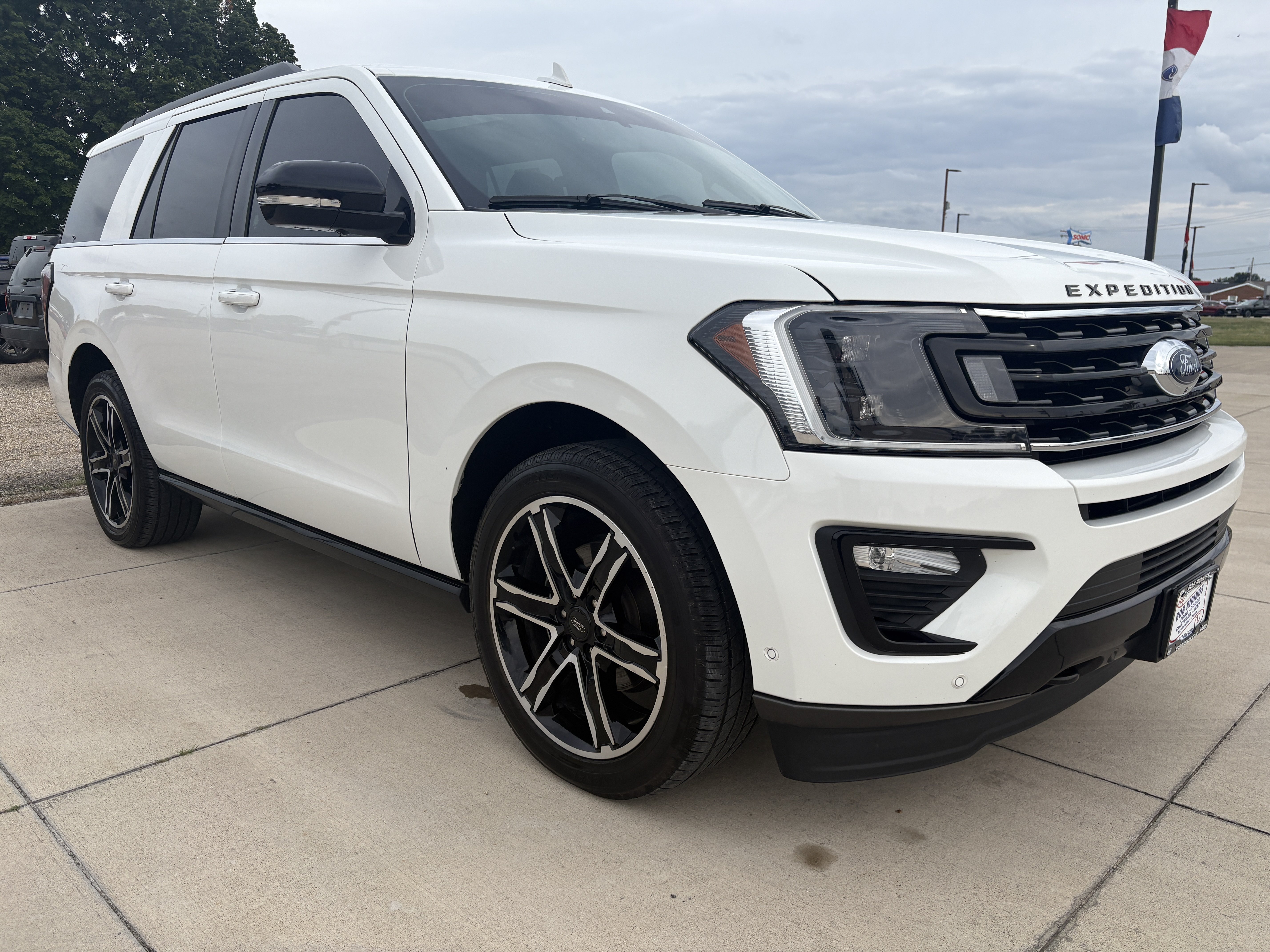 Used 2021 Ford Expedition Limited AWD/4WD image 4
