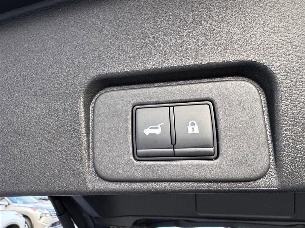 Certified 2025 Nissan Rogue SV image 11
