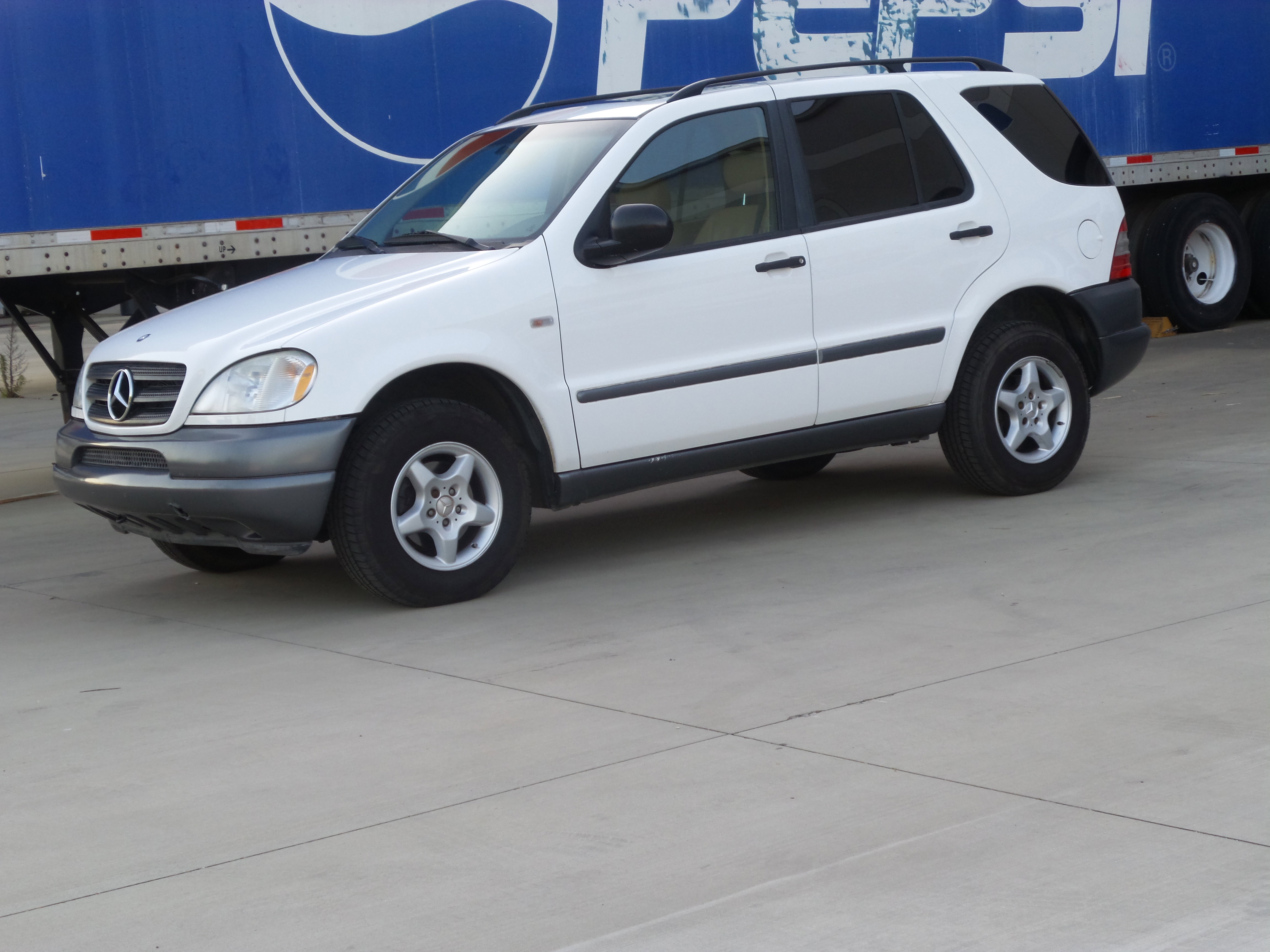 Used 1999 Mercedes-Benz ML 320 4MATIC image 9