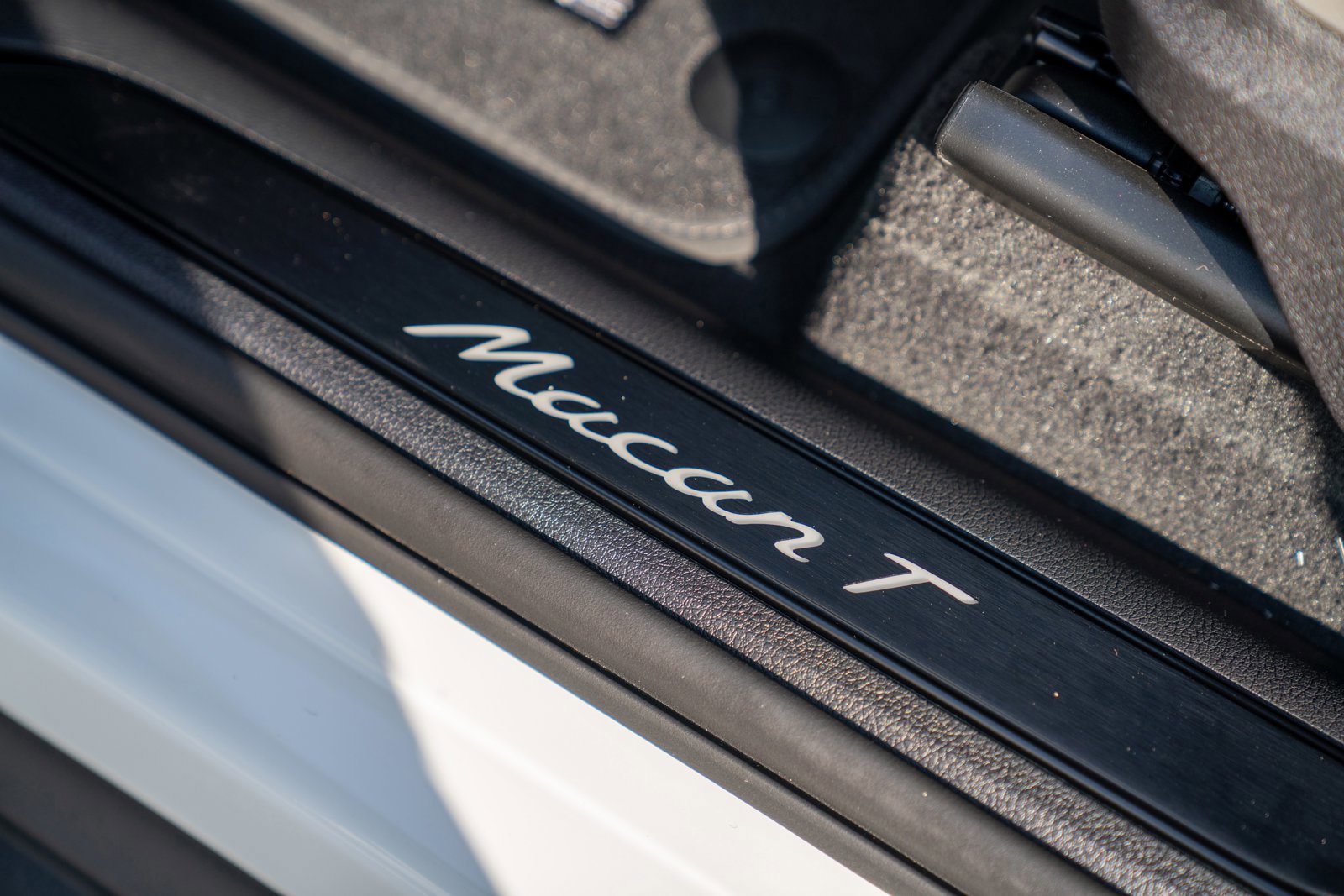 New 2026 Porsche Macan Turbo AWD/4WD image 12