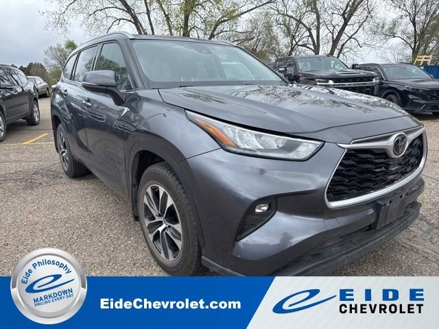 Used 2020 Toyota Highlander XLE AWD/4WD video 1