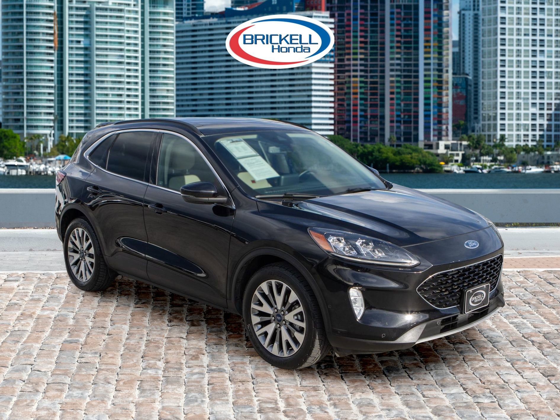 Used 2020 Ford Escape Titanium w/ Titanium Premium Package 2.0 AWD/4WD image 3