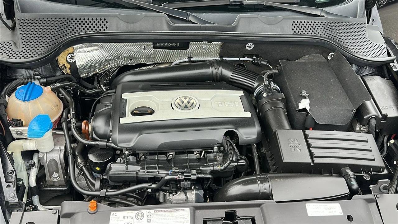 Used 2012 Volkswagen Beetle 2.0T FWD image 22