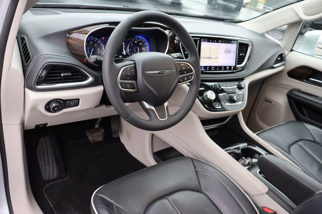 Used 2022 Chrysler Pacifica Limited image 5