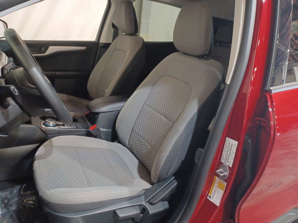 Used 2022 Ford Escape SE image 13