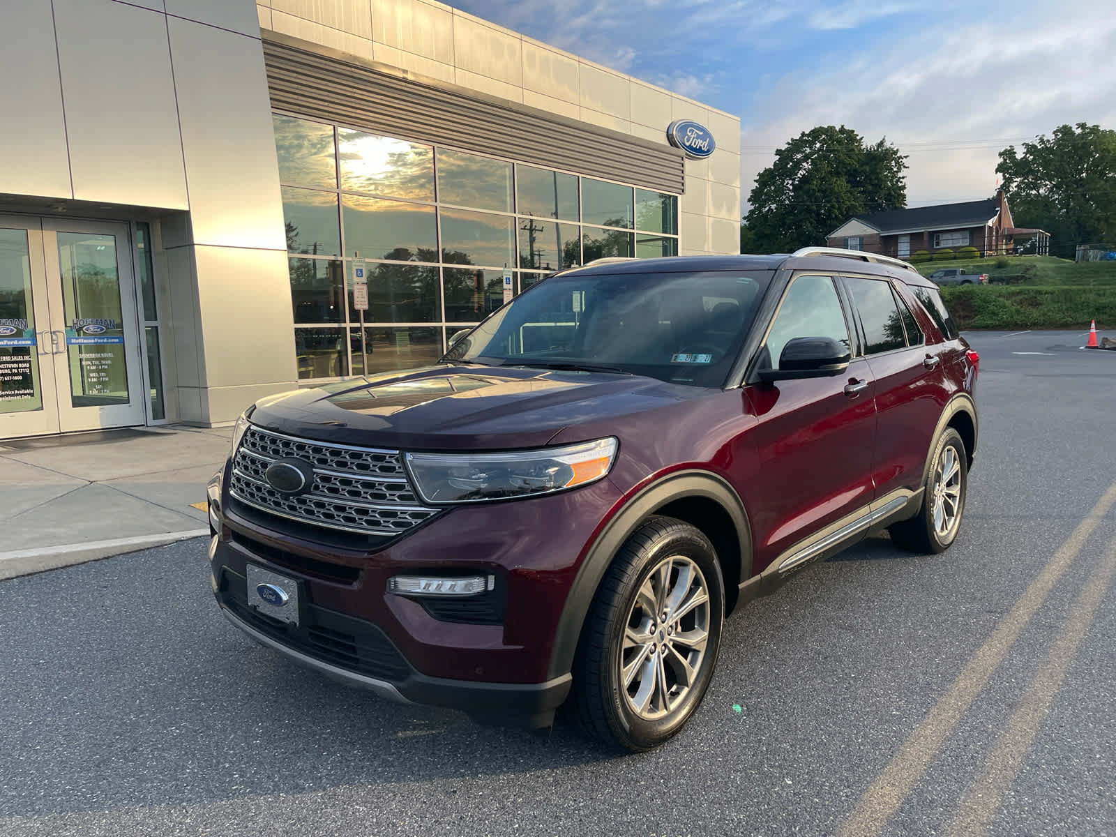 Certified 2022 Ford Explorer Limited w/ Equipment Group 301A AWD/4WD image 2