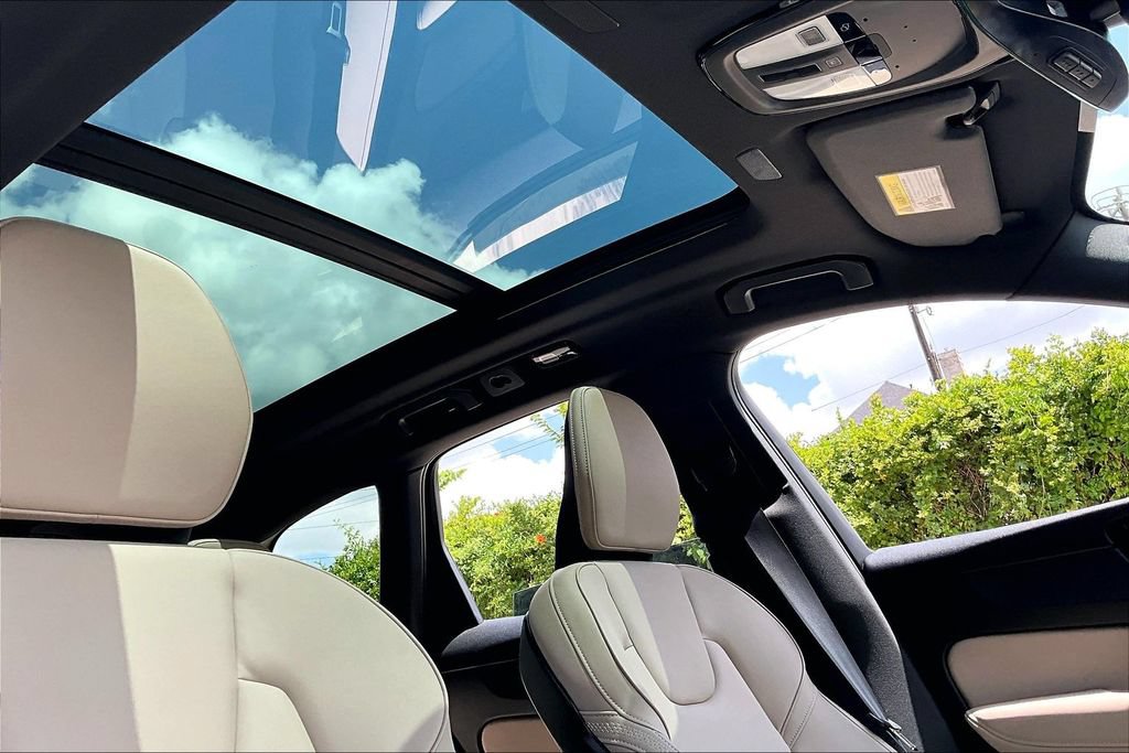 Certified 2026 Volvo XC60 B5 Plus AWD/4WD image 23