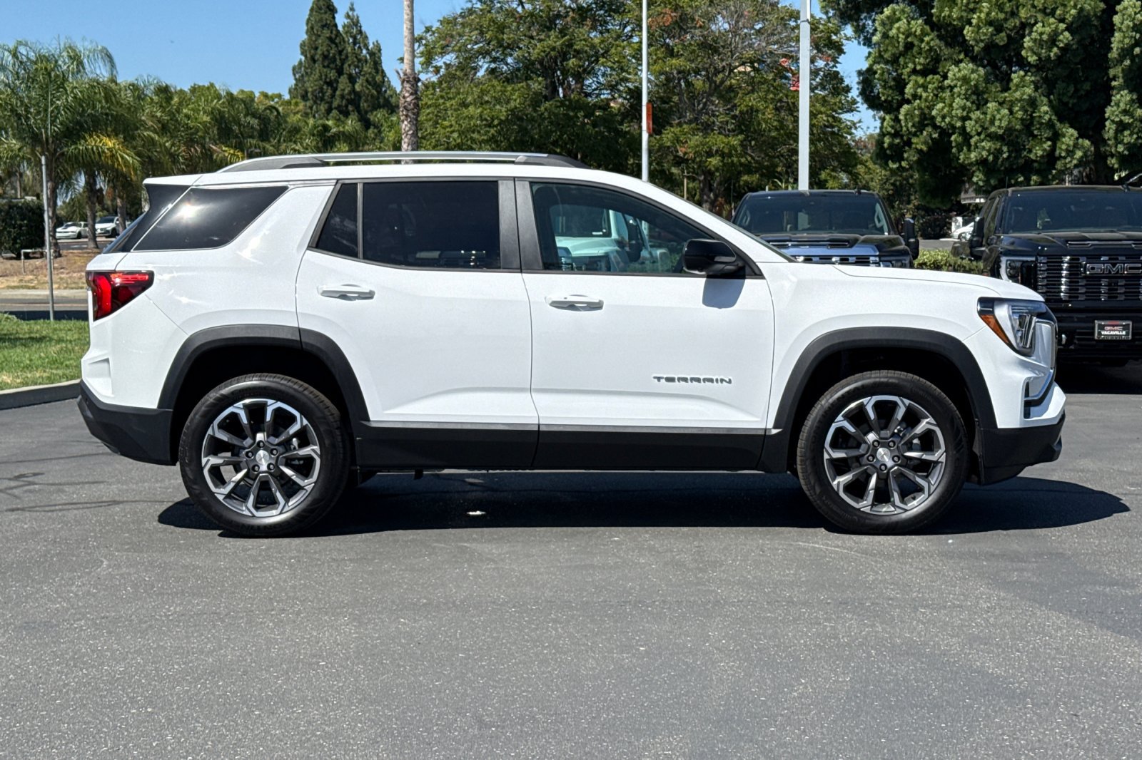 New 2026 GMC Terrain Elevation w/ Elevation Premium Package AWD/4WD image 3
